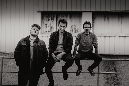 BURNING BIRDS - Le groupe BURNING BIRDS sort son premier album!