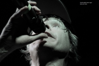 26.09.19_dogeatdog01