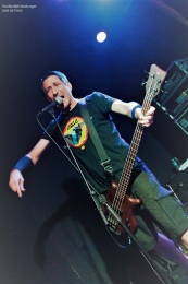 26.09.19_dogeatdog02