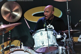 26.09.19_dogeatdog04