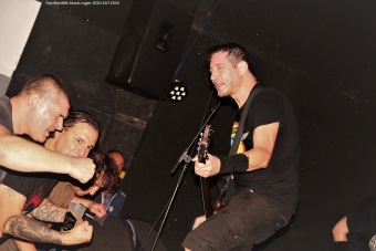 26.09.19_dogeatdog07