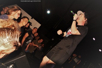 26.09.19_dogeatdog08