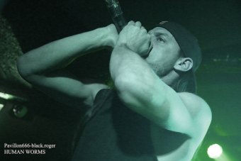 09.03.19_humanworms01