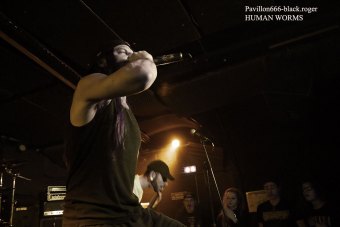 09.03.19_humanworms08