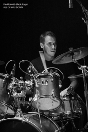 121113_allofyoudown08