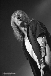 131113_blackspiders03