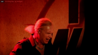 15-09-2013-the-winery-dogs02