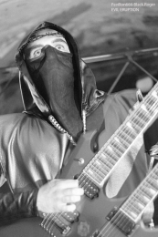 22-08-13_evileruption02