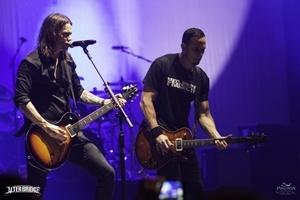 24-10-2013-alterbridge09