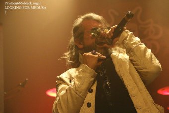 24.11.18_lookingformedusa01