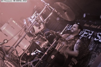 the-red-full-dogs-06