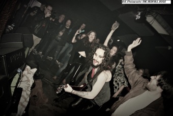 the-red-full-dogs-07