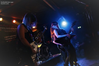 14.12.19_fallenlillies15