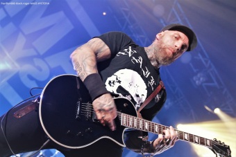 21.11.19_masshysteria04